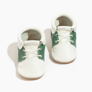 Hole-in-One Oxford Baby Shoe